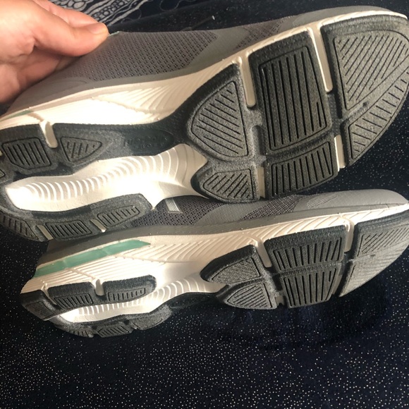 Skechers grey woman’s sneaker   7 1/2 Gel Cushion - Picture 7 of 10